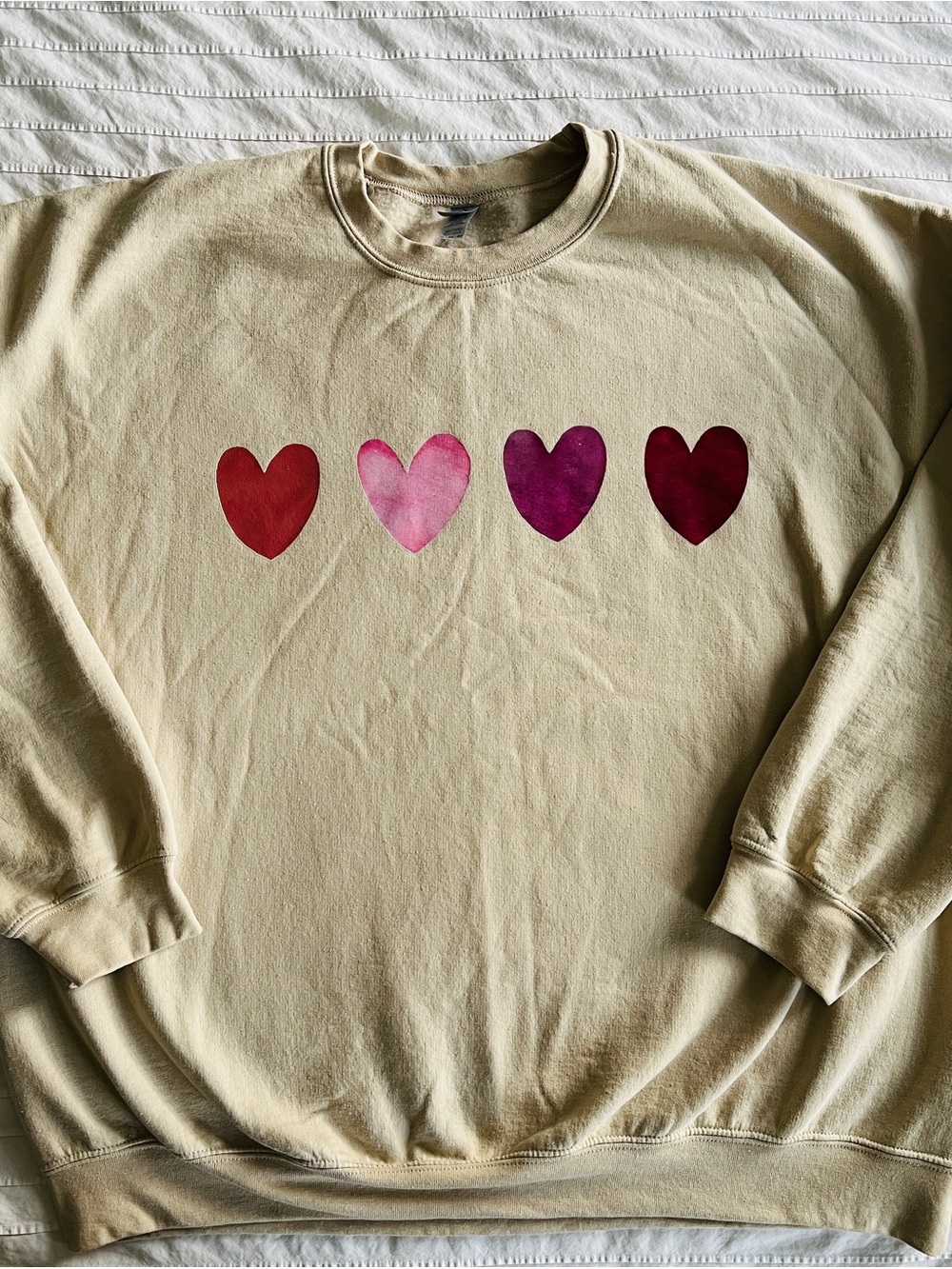 Gildan Beige Crewneck Sweatshirt with Red, Pink & Purple Hearts
